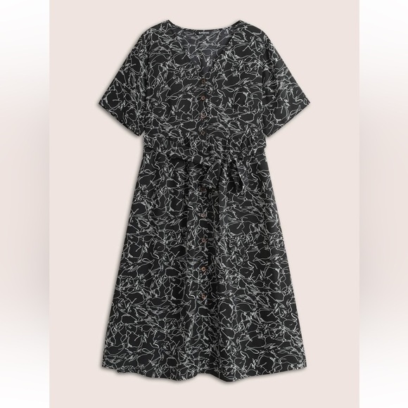 BloomChic Plus Size 3XL Elegant Black Floral Dress us22-24 - Picture 7 of 8